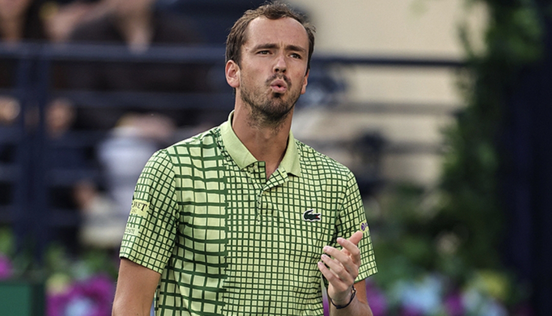 Забравен паспорт и посещение на нова страна: Медведев пристигна след холивудски екшън в ИУ