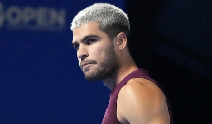 На косъм от най-лошото: Алкарас падна, но се изправи и разгроми 7-кратен ATP шампион!