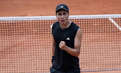 След дебюта в ATP Тура: 17-годишният Иванов се завърна с разгромна победа при мъжете!