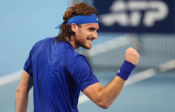 Отказването се отлага: Възроден Циципас се завърна с триумф над шампион от Уимбълдън! width=