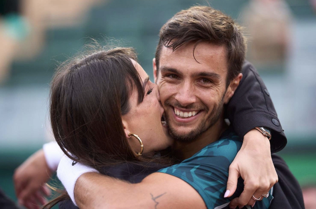 Само на 23 и вече с 2 деца: Световният №8 посрещна нов член на своето семейство!