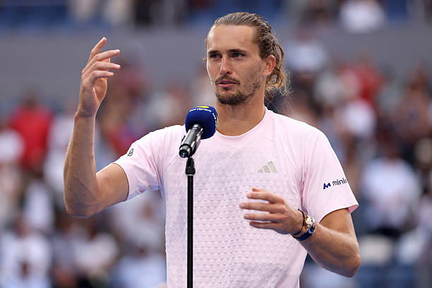"На 4 ми казаха, че няма да спортувам": Зверев разплака US Open с историята за болестта си width=