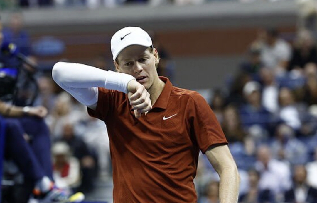 Нещата са сериозни: Яник Синер е с единия крак извън US Open още преди старта на турнира!
