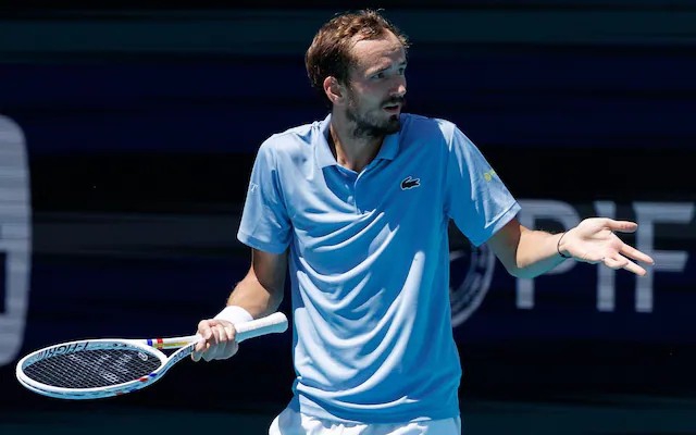 Турнирът на сензациите: Медведев загуби сет на 0 и се сгромоляса с 8 поредни загубени гейма!