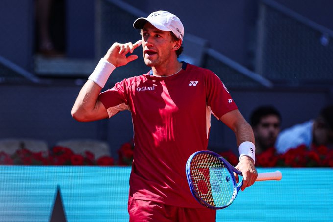 Тенис епика в Мадрид: Шампионът оцеля след спасен мачбол и 3 тайбрека срещу прероден Циципас