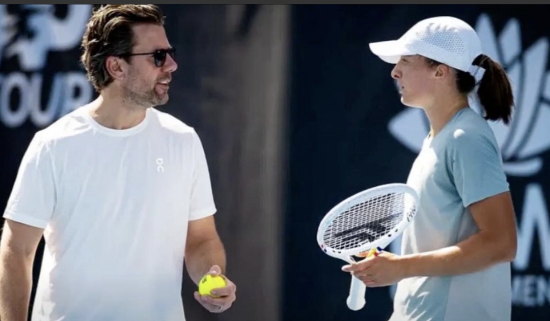 След поредния провал: Швьонтек сменя Фисет с бащата на бивша №1 и шампионка от Шлема! width=