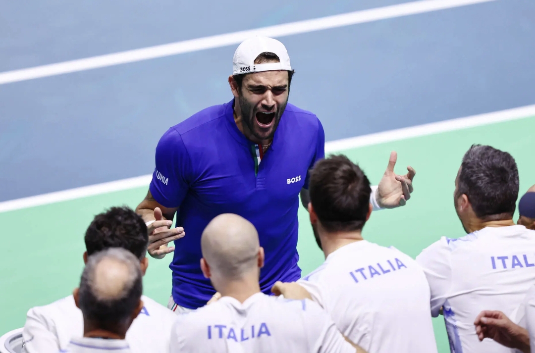 Няма Синер, няма проблеми: Италия унищожи първия си съперник пред погледа на Джокович