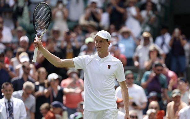 На 1 и 1 от световния №1: Синер накара ATP финалсит да изглежда като любител на корта