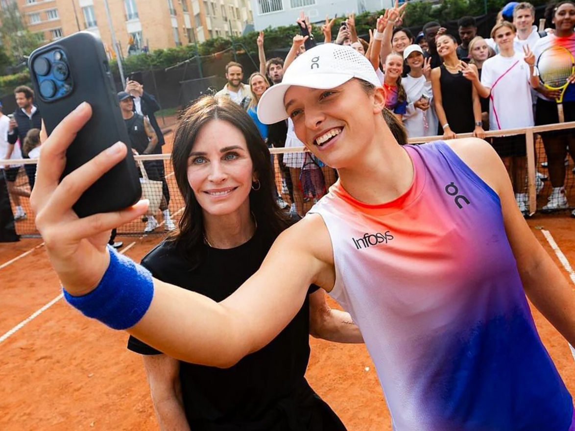 "Приятели": Швьонтек поигра тенис с Кортни Коркс в Париж; актрисата дори спечели точка (видео) width=