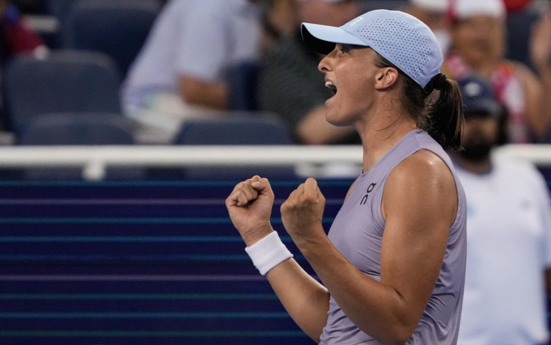 Швьонтек мина с огромна лекота през последната шампионка преди US Open и подгони Сабаленка