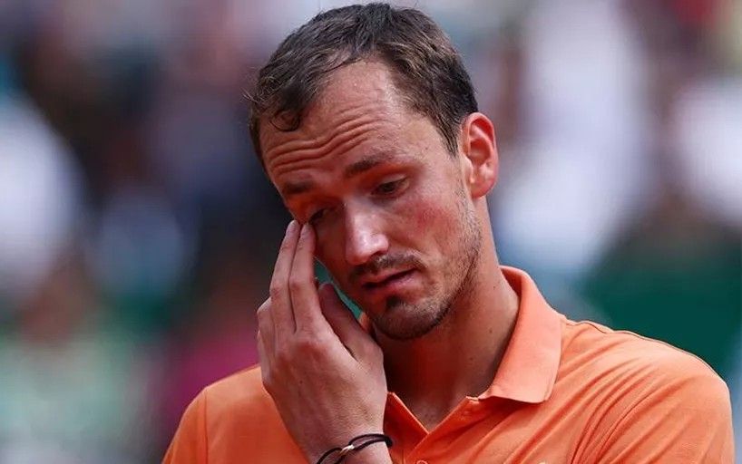 Медведев след 0:6 0:6: Мислех, че съм се научил да вкарвам две топки подред, но не съм width=