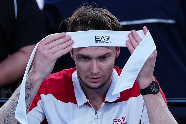 Тъжек край за лудия гений: Бублик унищожи всичко хубаво с пълна клоунада срещу Де Минор