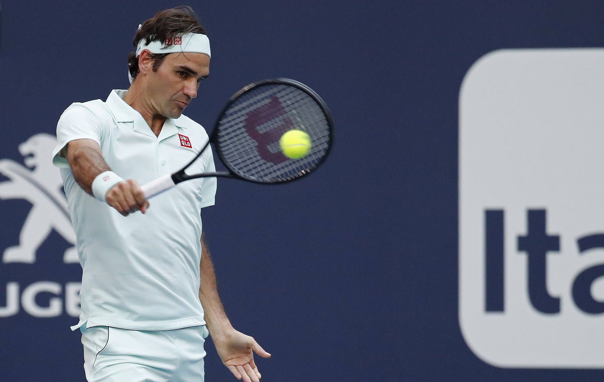 Федерер с убедителен успех в Маями, приближава се до топ 4 (видео)