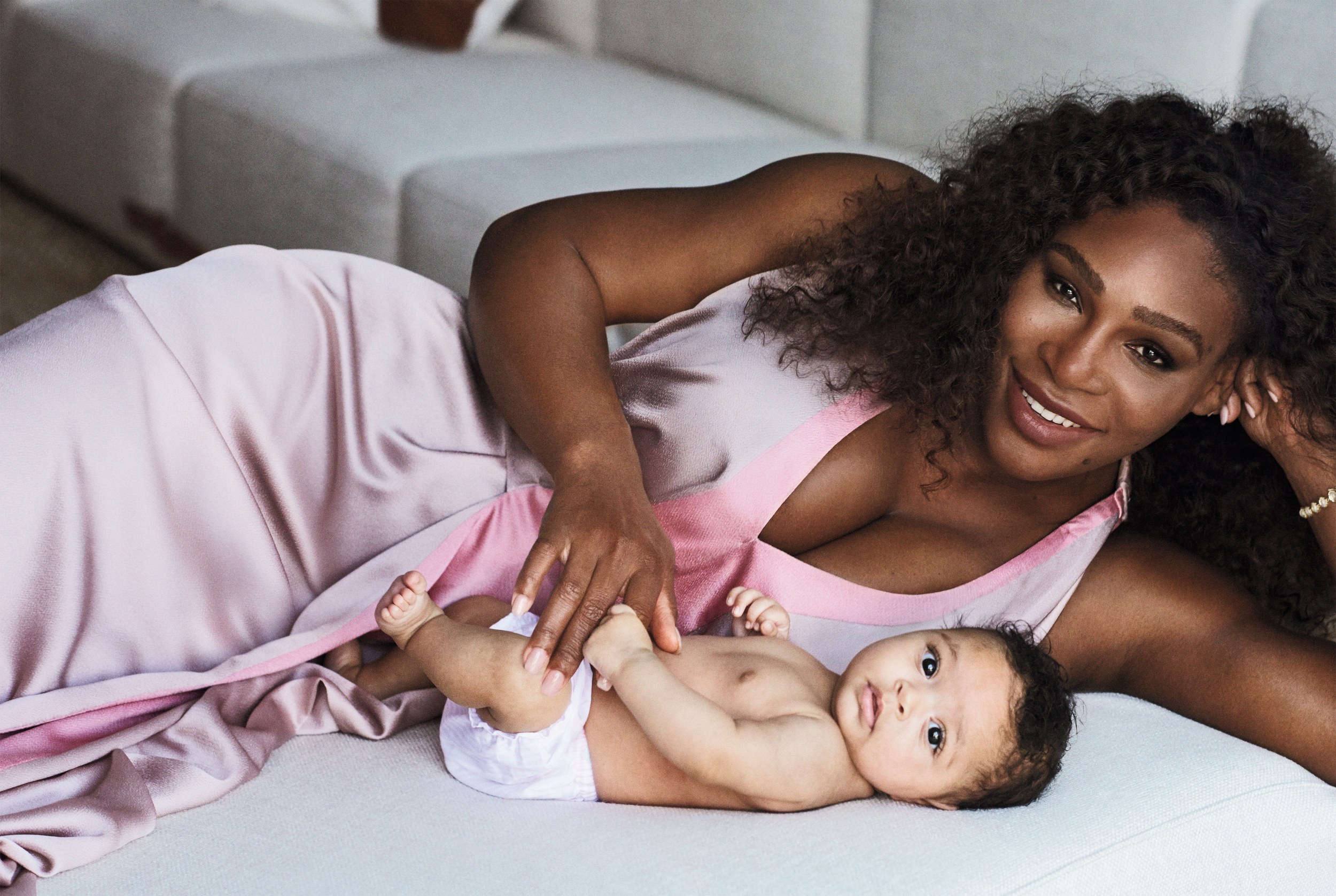 Серина засне фотосесия за Vogue с бебето си (галерия)