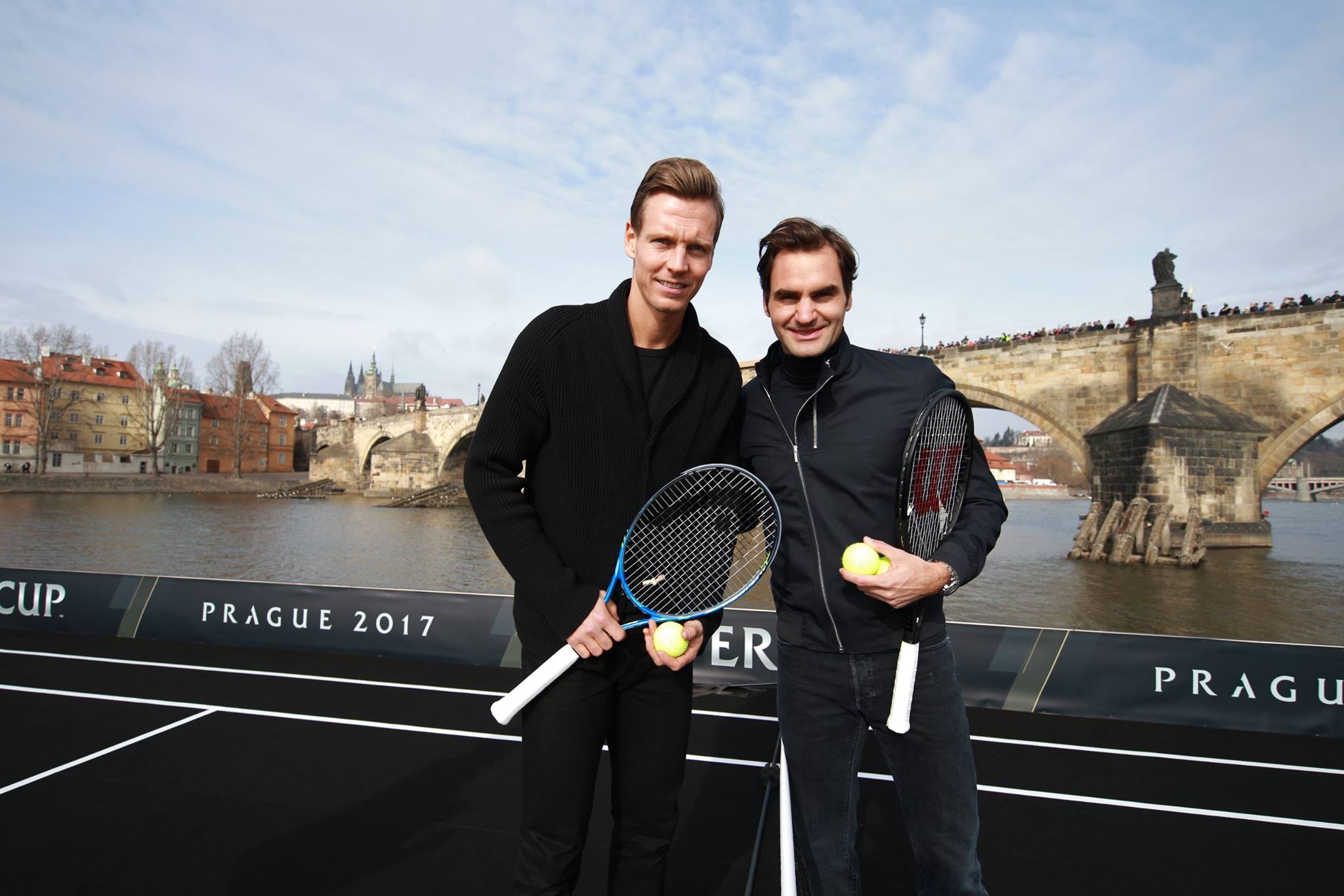 Федерер и Бердих играха тенис на кораб върху река Вълтава (видео)