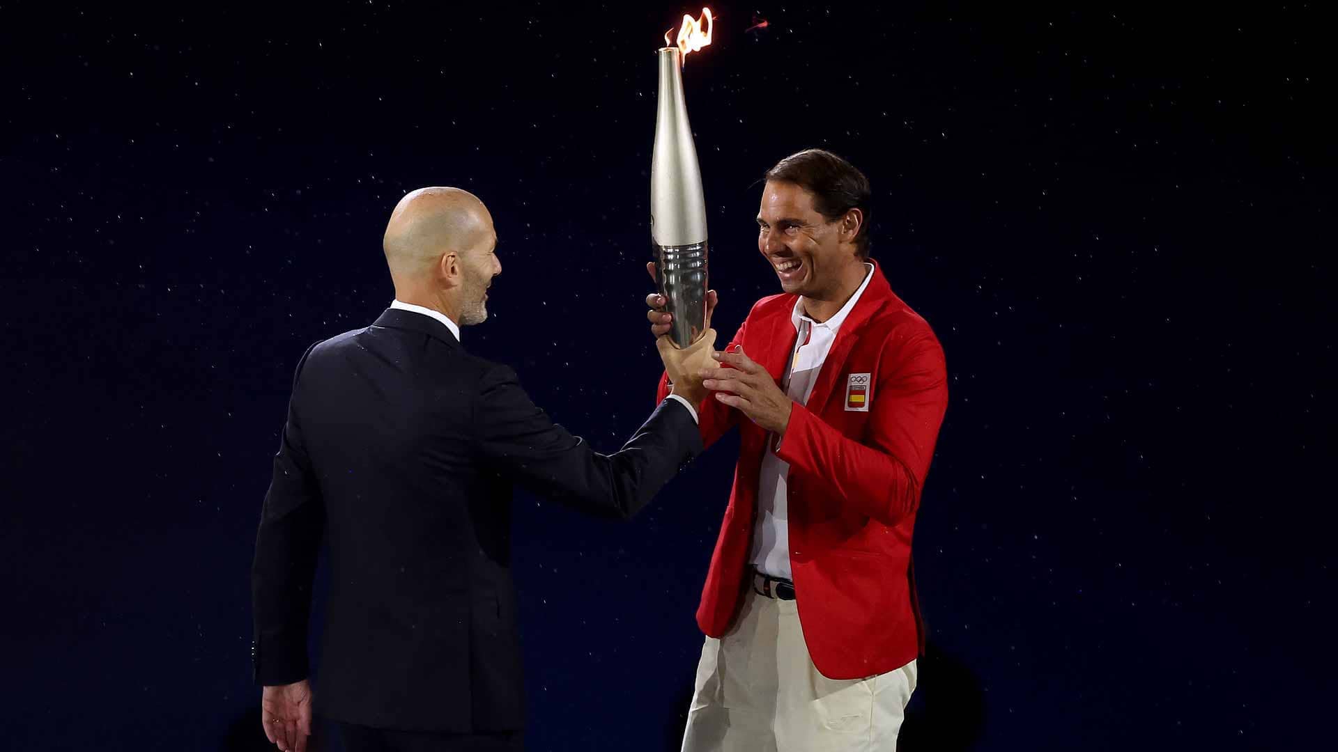 Исторически кадри: Надал пое щафетата от Зидан и участва в запалването на олимпийския огън!