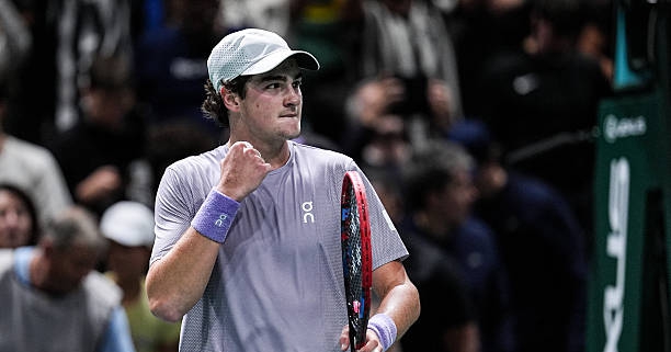 Дори и с контузия: Непримирим Фонсека изпрати вкъщи бивш член на топ 10 и финалист в Париж!