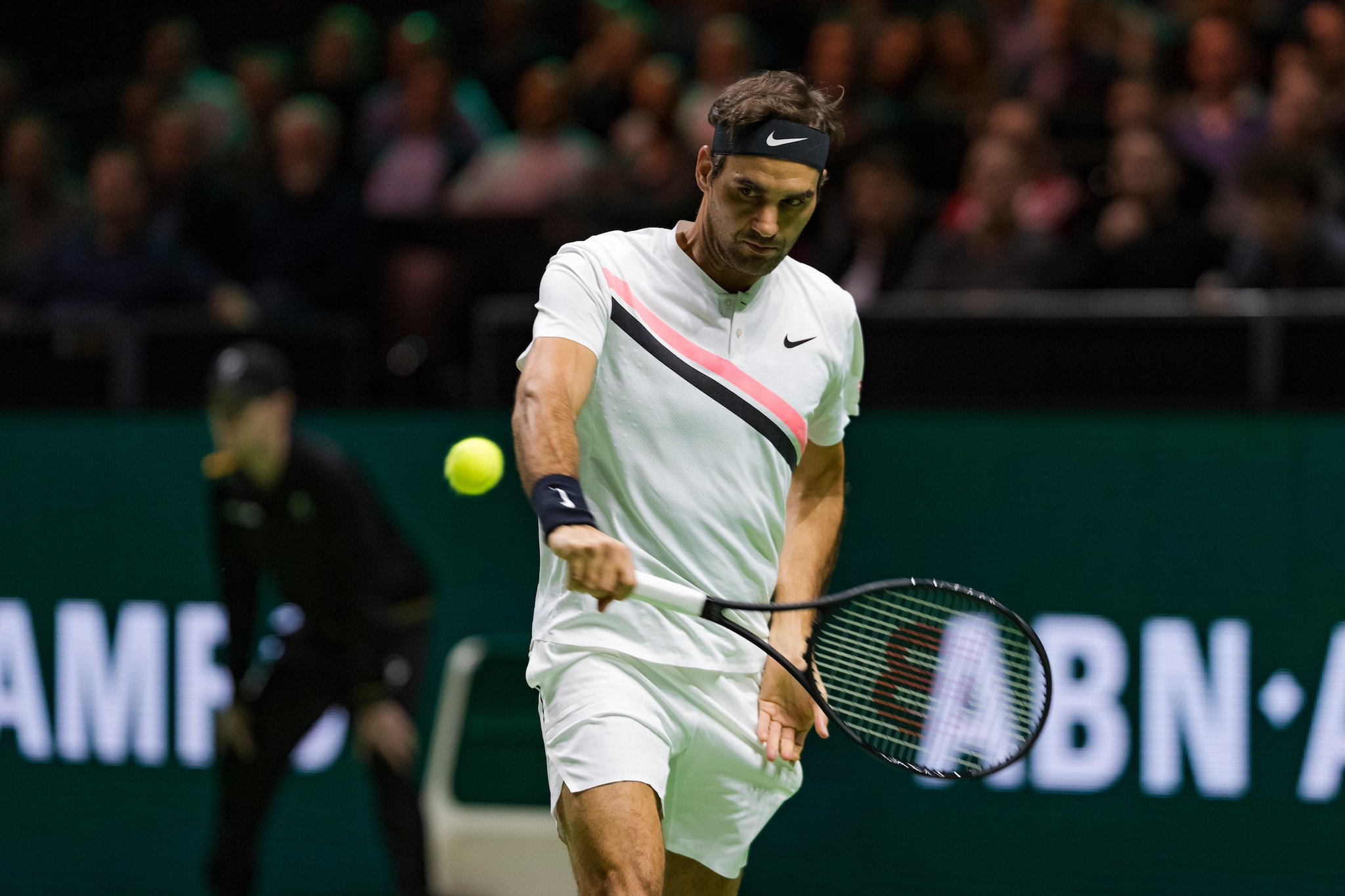 Федерер показа характер в Ротердам и е на победа от първото място
