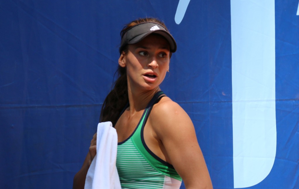 Ани Вангелова започна с категорична победа в Гърция
