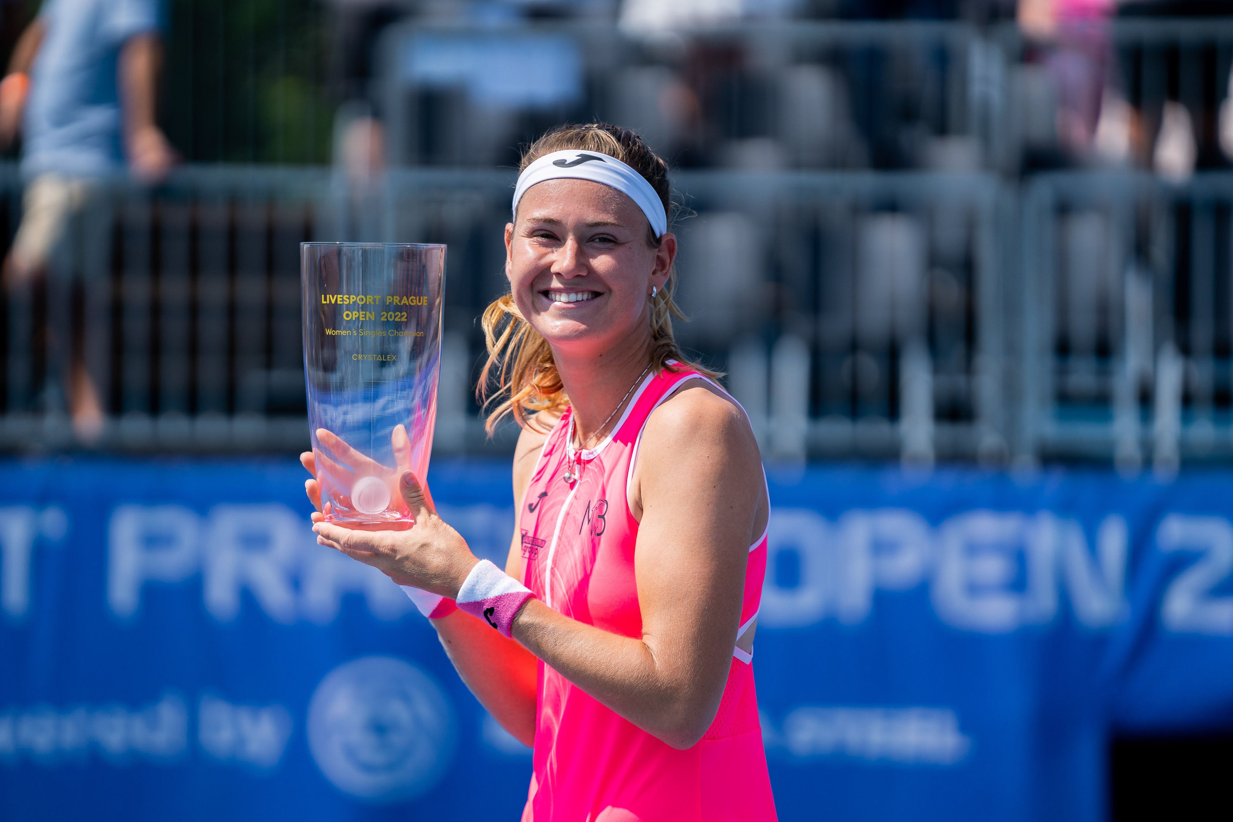 Без нито един завършващ удар: Бузкова завоюва първата WTA титла в кариерата си