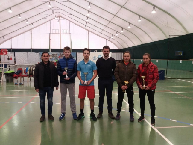 Ясни са шампионите от държавните турнири по тенис в зала