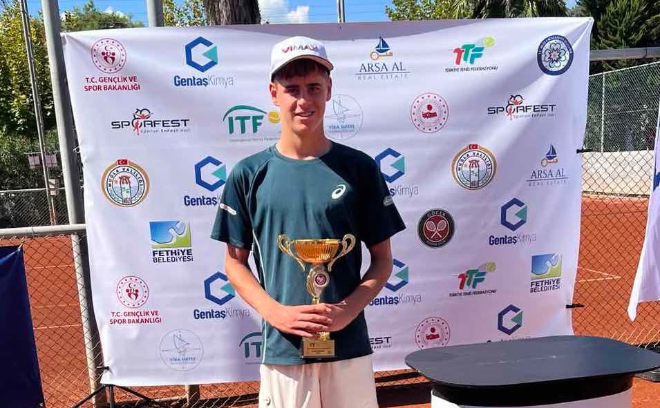 17-годишен българин надви №14 в света и е 1/8-финалист на световното по тенис за юноши!