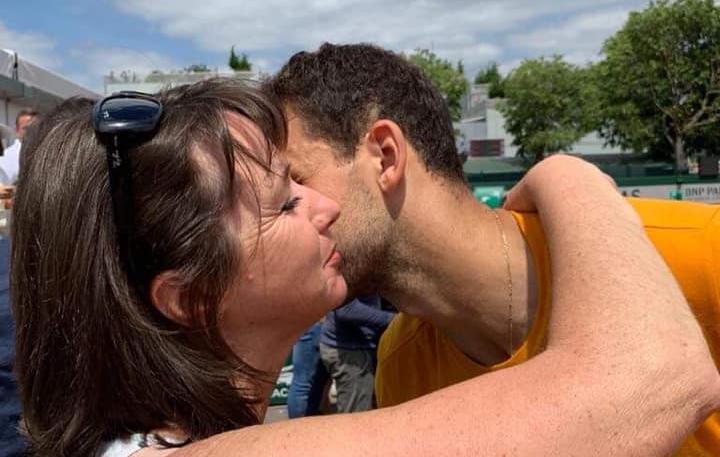 Мануела Малеева зарадва Григор с прегръдка и целувка за успех (снимки)