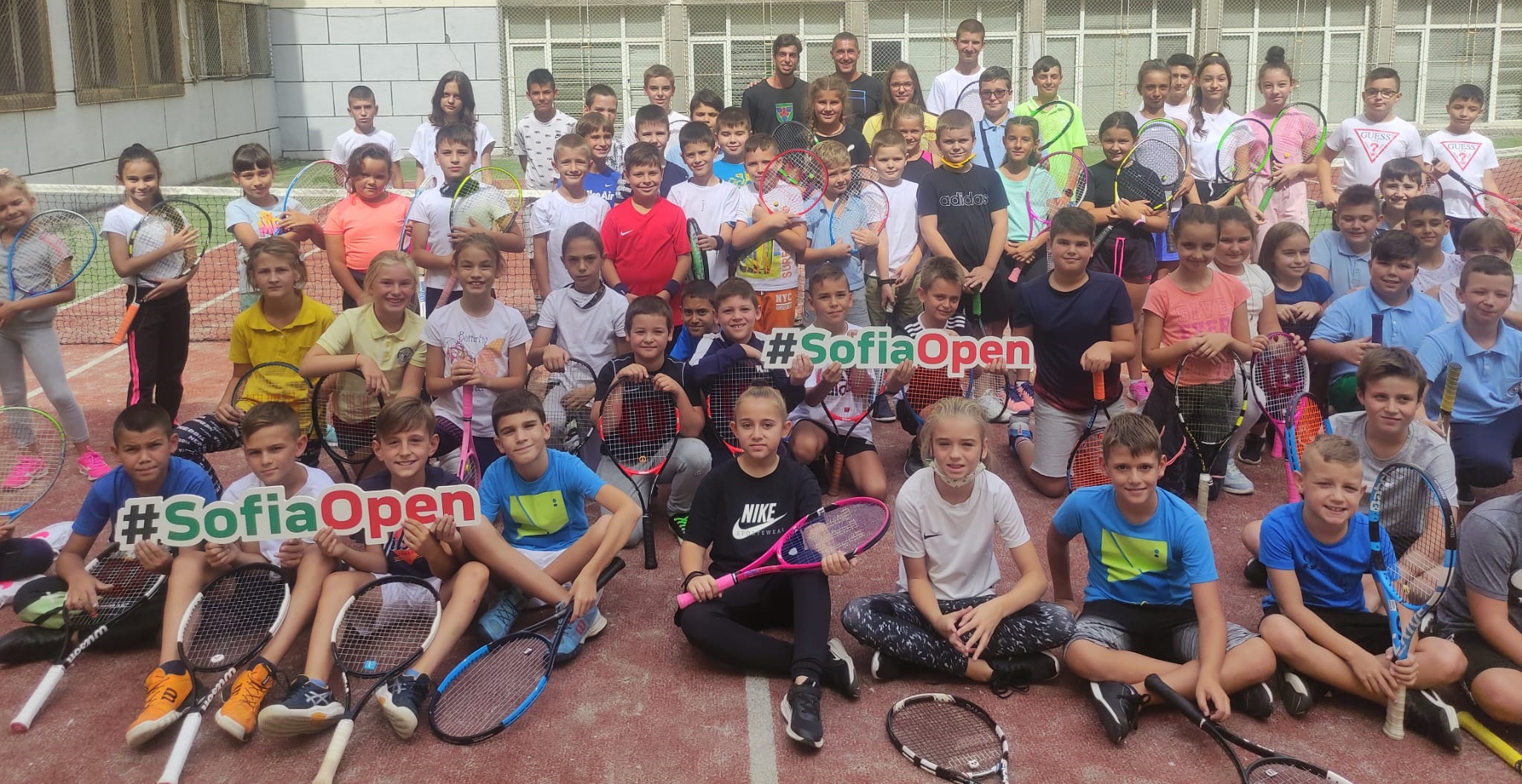 Адриан Андреев зарадва деца в столично училище преди началото на Sofia Open!