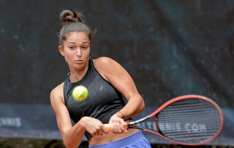 Михаела Цонева прикова погледите на родните тенис фенове с отличните си