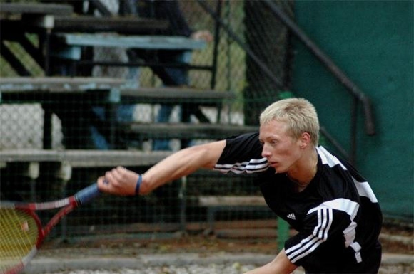 Наказаха български тенисист за залагане на мачове