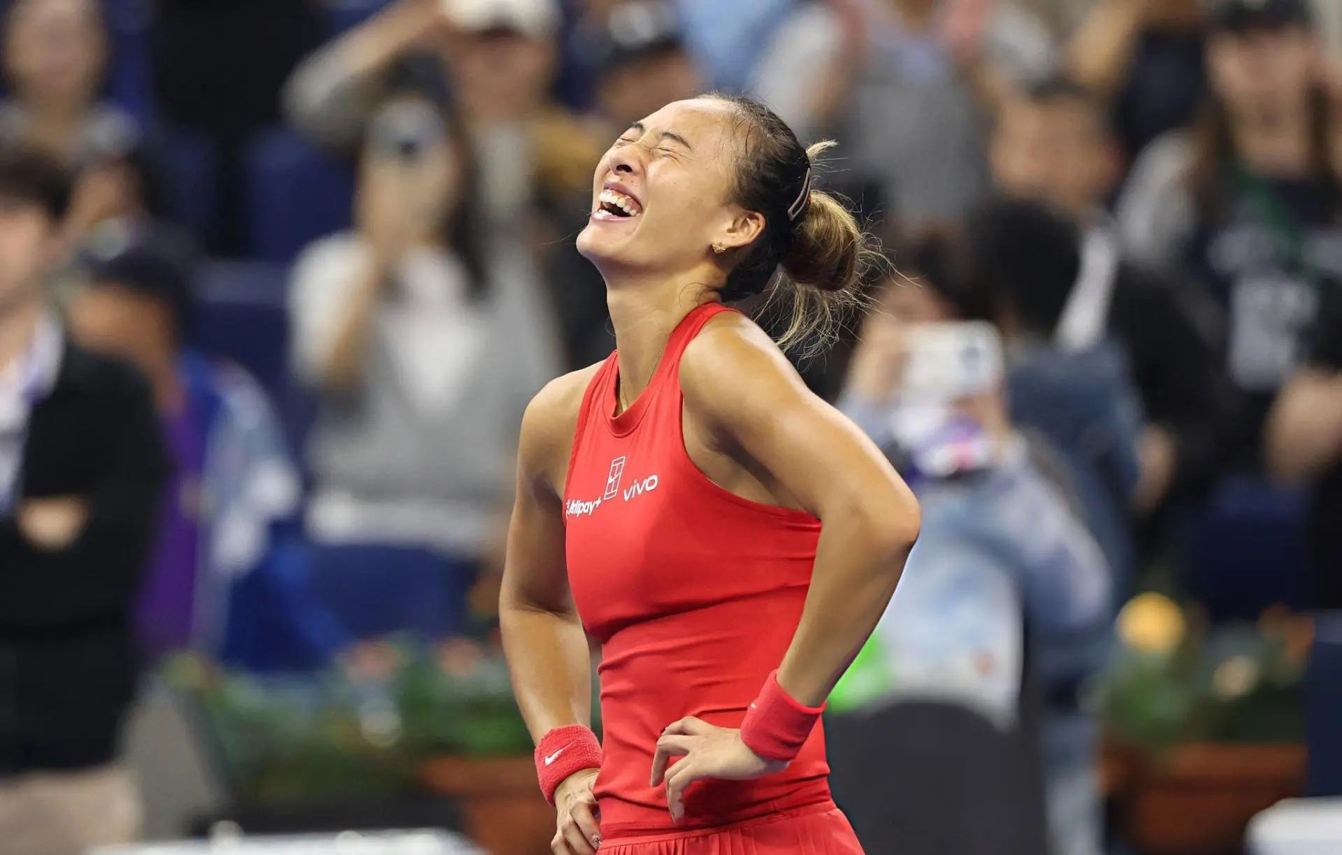 Сълзи след триумфа: Кинуен Женг спечели първата си WTA 1000 титла в Пекин
