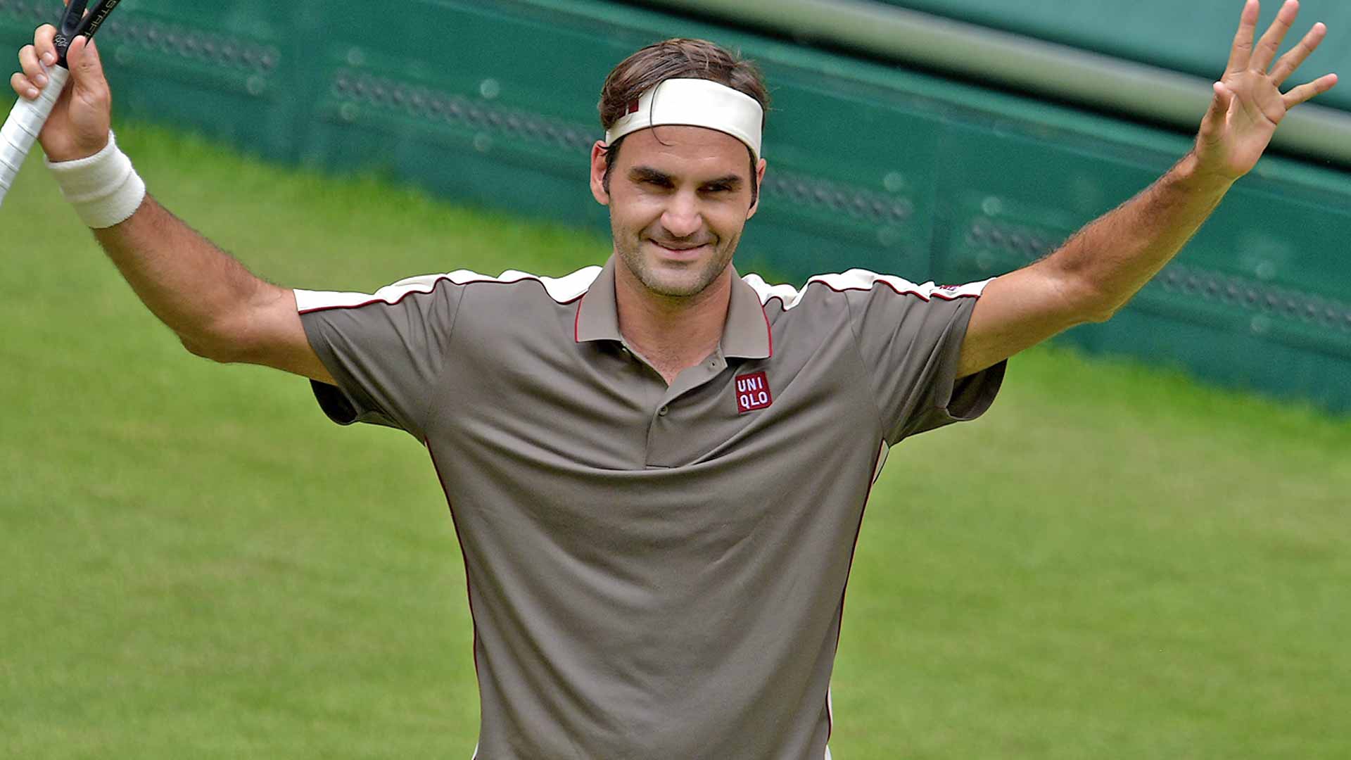 Гледайте на живо: Роджър Федерер се завръща на тревните кортове