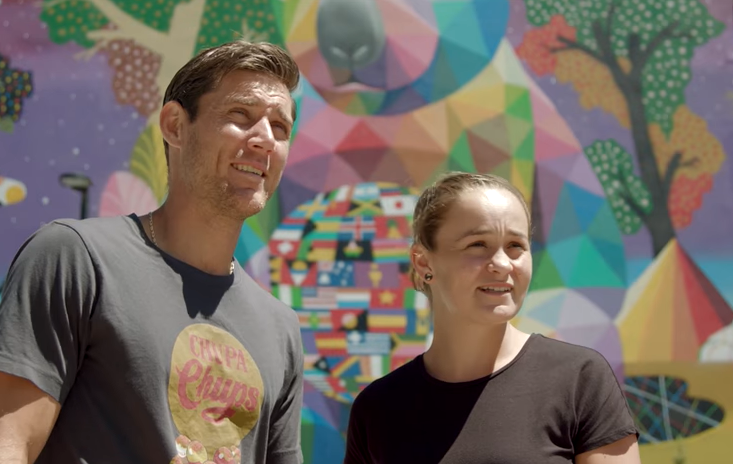 Матю Ебдън и Ашли Барти посетиха мастърклас по правене на капучино (видео)