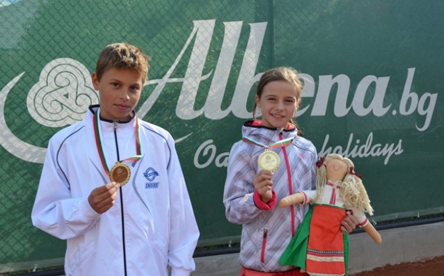 Българските тенисисти на Orange Bowl научиха съперниците си