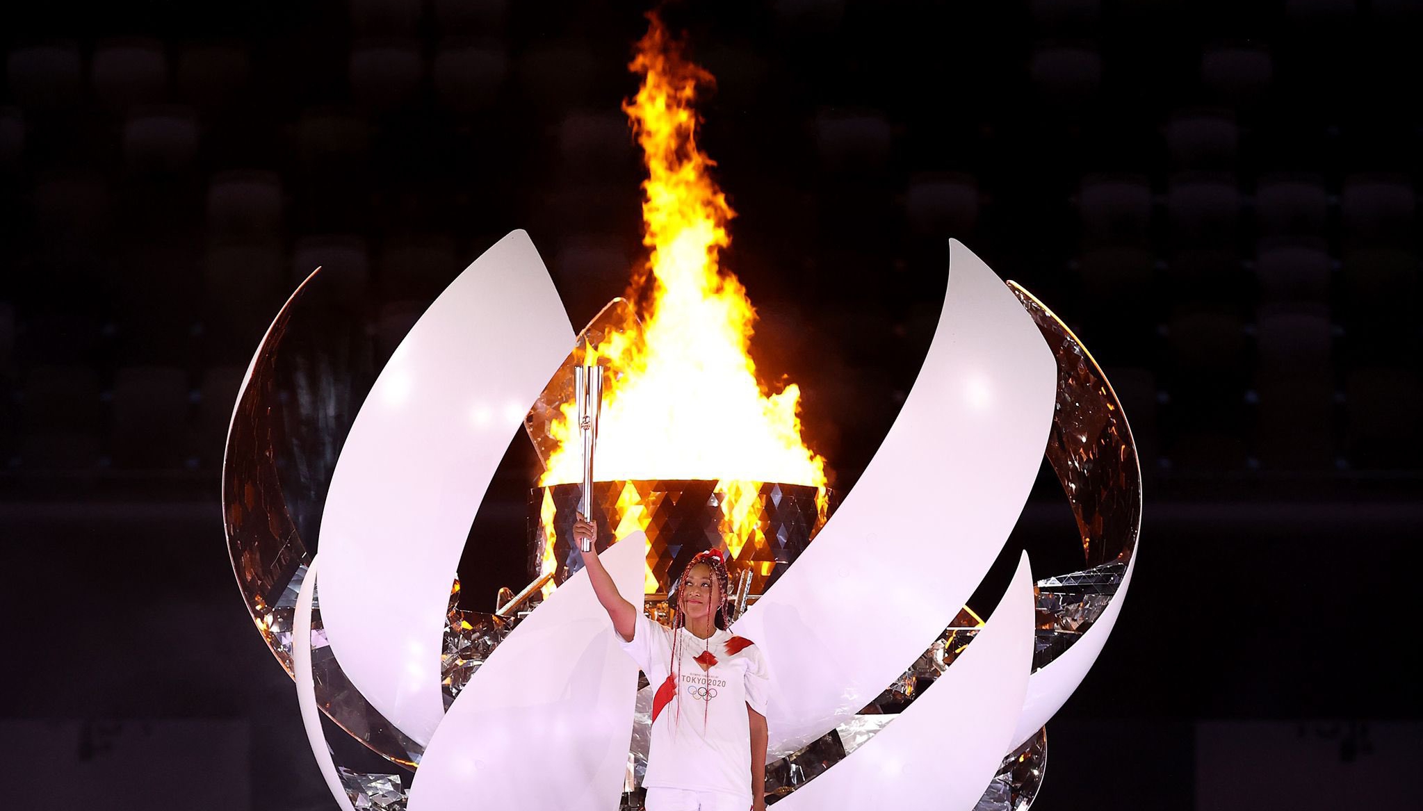 Момент за историята: Наоми Осака запали олимпийския огън!