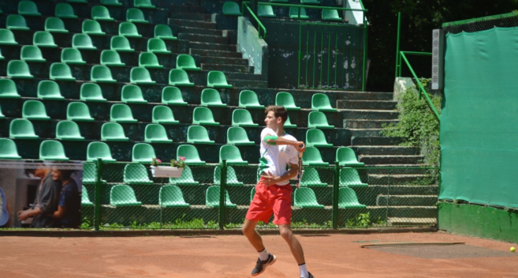 Симон-Антони Иванов е на полуфинал на двойки в Мароко
