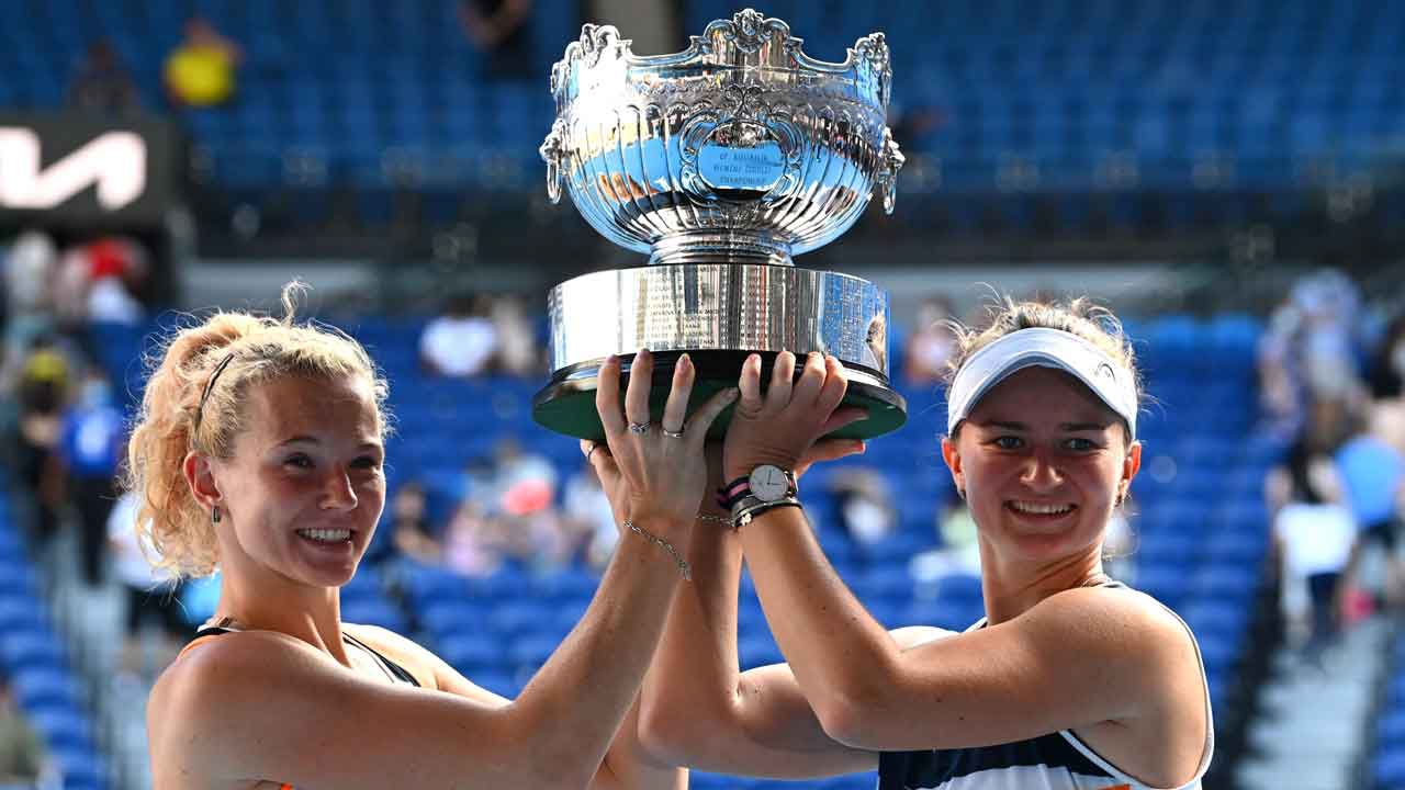 Барбора Крейчикова и Катерина Синякова са новите шампионки на надпреварата при