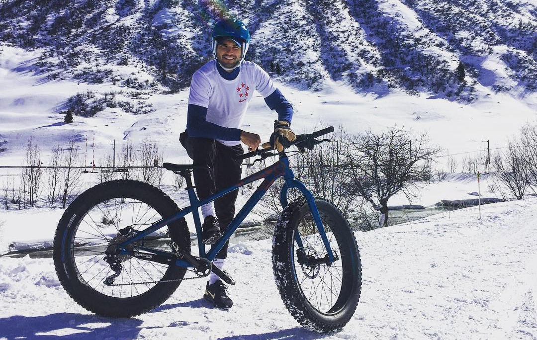 Григор Димитров покара колело... на сняг, чуйте какво слуша (видео)