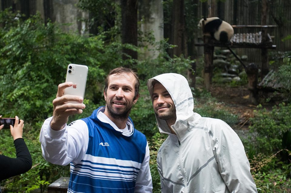 Григор и Щепанек се срещнаха с пандите в Чънду (снимки)