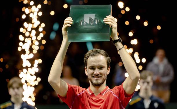 В първокласен тенис спектакъл: Медведев обезоръжи Синер и триумфира в Ротердам!