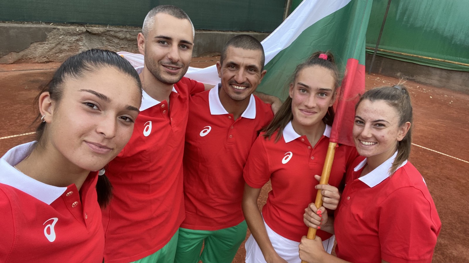 Историческо: Девойките на България спечелиха титлата на Европейското първенство до 18г.!