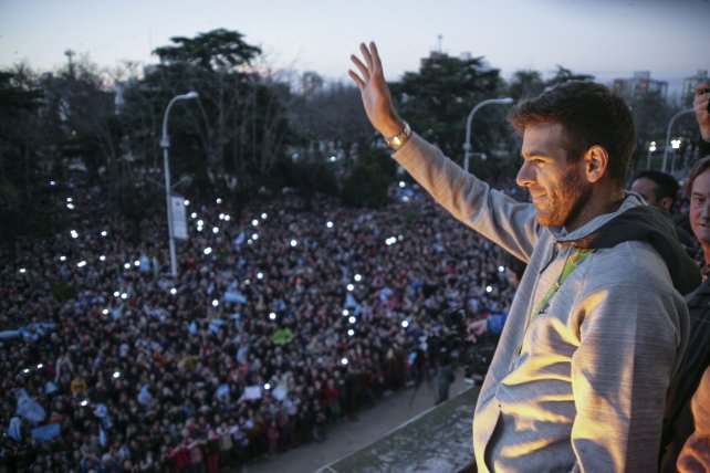 Видео: 10 000 души в Аржентина посрещнаха на крака Дел Потро