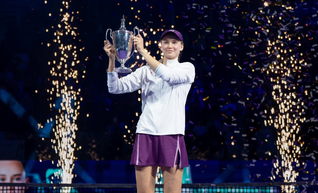 По-добра от най-добрата: Рибакина разплака Сабаленка с 10 поредни точки и покори WTA финалите!