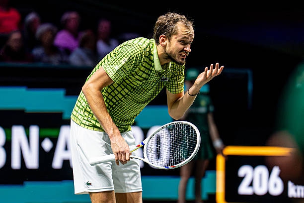 Даниил Медведев видимо не беше възстановен ментално от случилото се