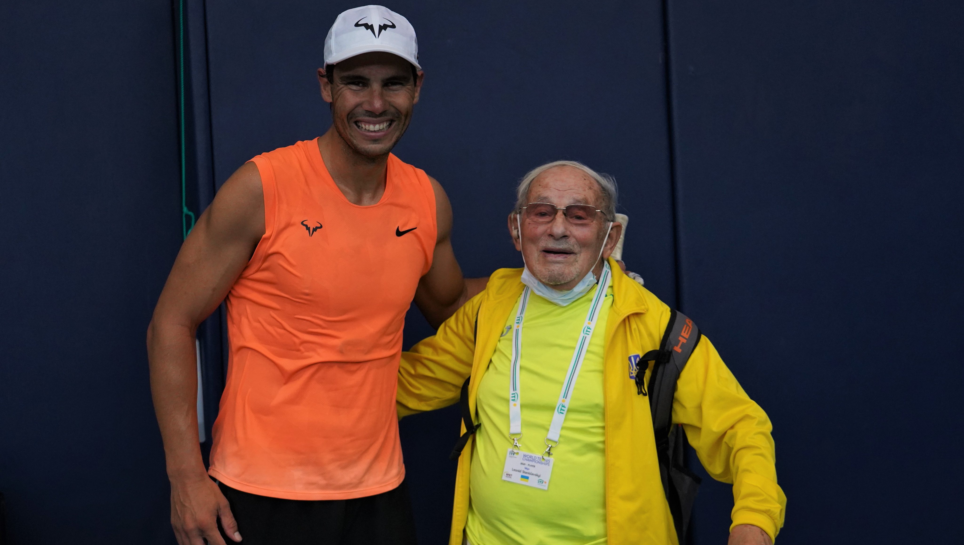 На 97 години: Най-възрастният тенисист в света игра с Рафаел Надал (снимки)