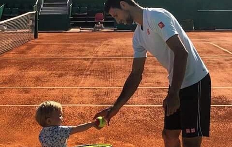 Джокович даде първи тенис урок на малкия Стефан (видео)