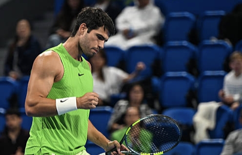 Карлос Алкарас се завърна подобаващо на корта напомняйки на останалите