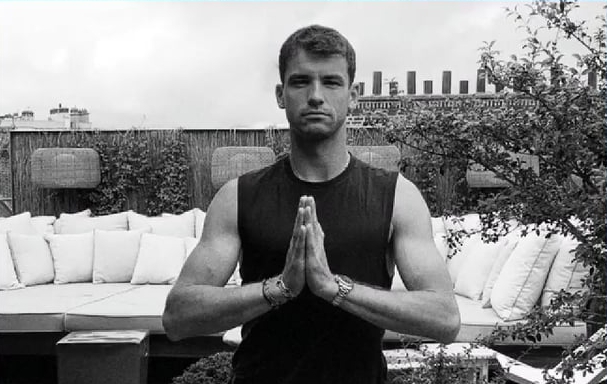 Григор отпразнува днешния международен ден на йогата
