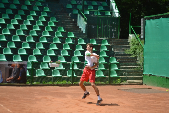 Симон-Антони Иванов записа три победи на турнир в Португалия