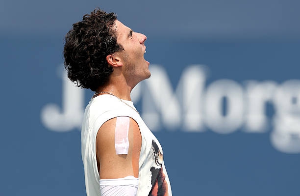 Най-лудият обрат: 17-годишният Иванов спечели загубен мач с чужда ракета и без екипировка!